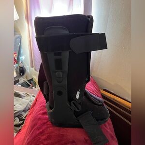 Össur Black Adjustable foot boot